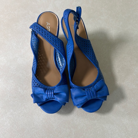 Apt. 9 Blue bow platform wedges 7 1/2 MED with stickers still on - Picture 1 of 6